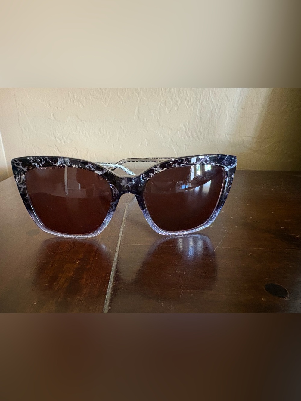 Classic Cat-Eye Women's Sunglasses in Black Speckle NWOT